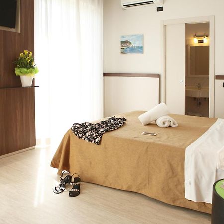 Hotel Mondial بورتو ريكاناتي المظهر الخارجي الصورة