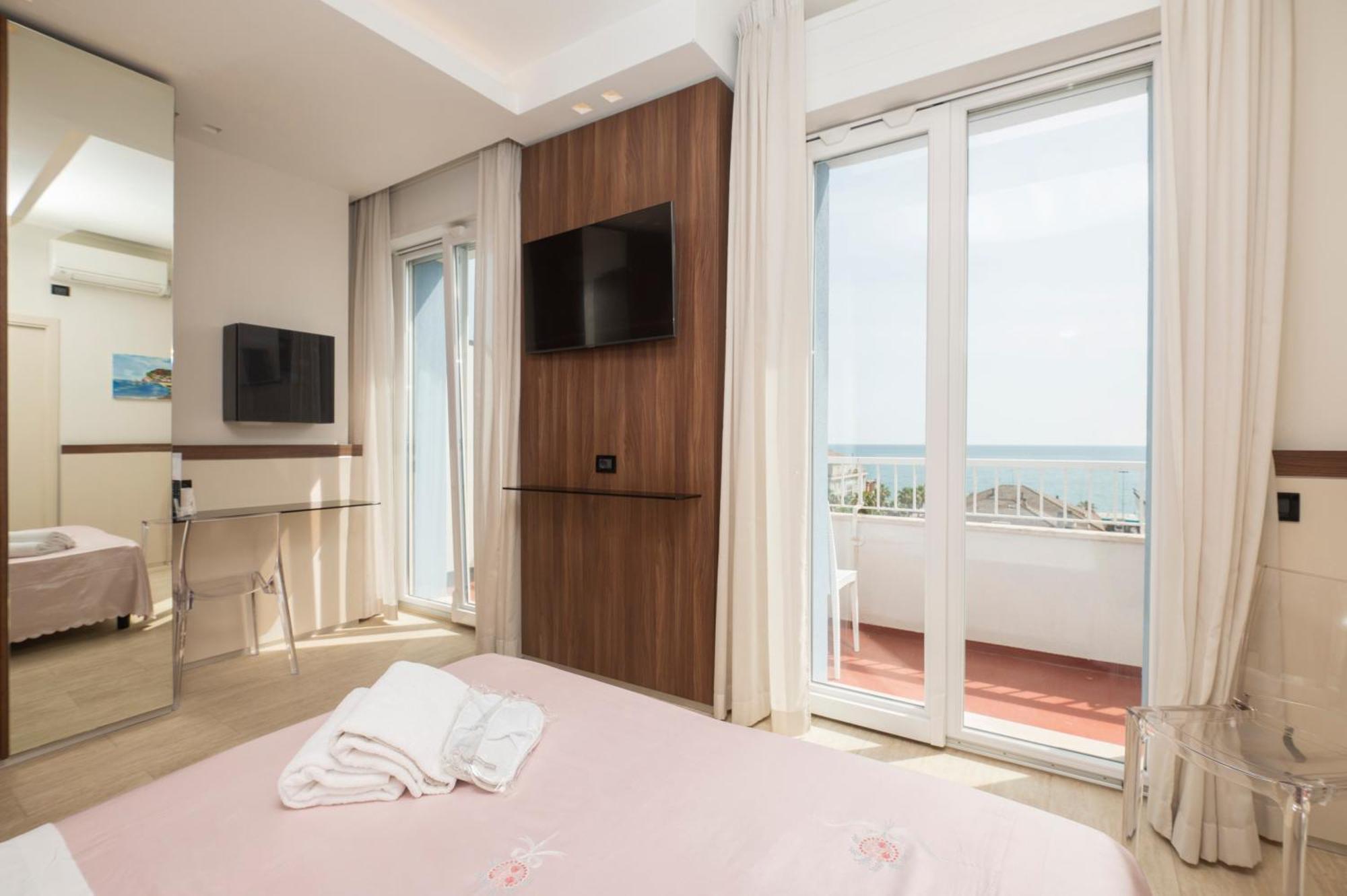 Hotel Mondial بورتو ريكاناتي المظهر الخارجي الصورة