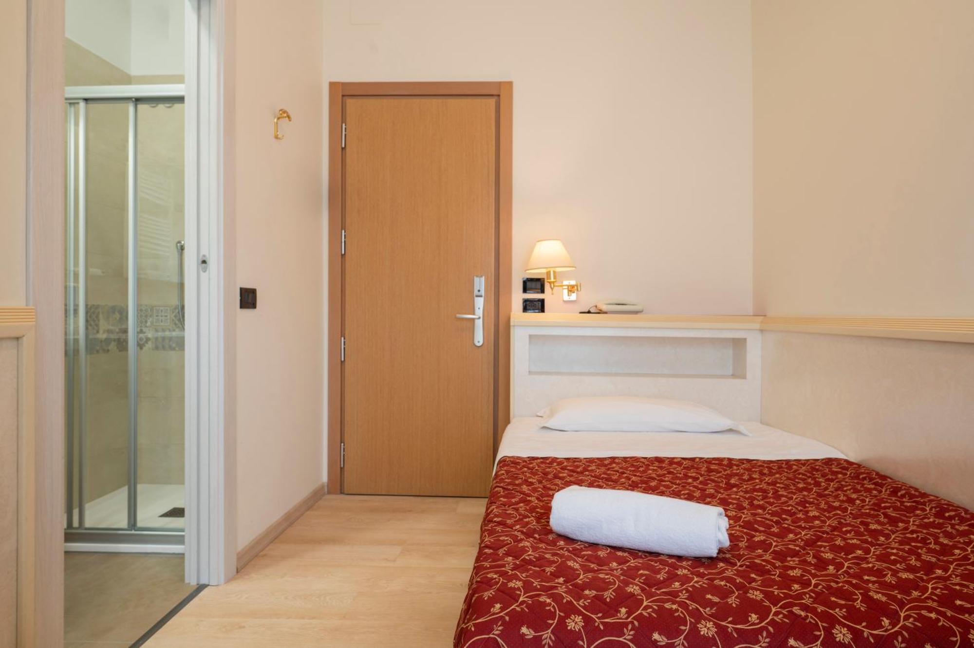 Hotel Mondial بورتو ريكاناتي المظهر الخارجي الصورة
