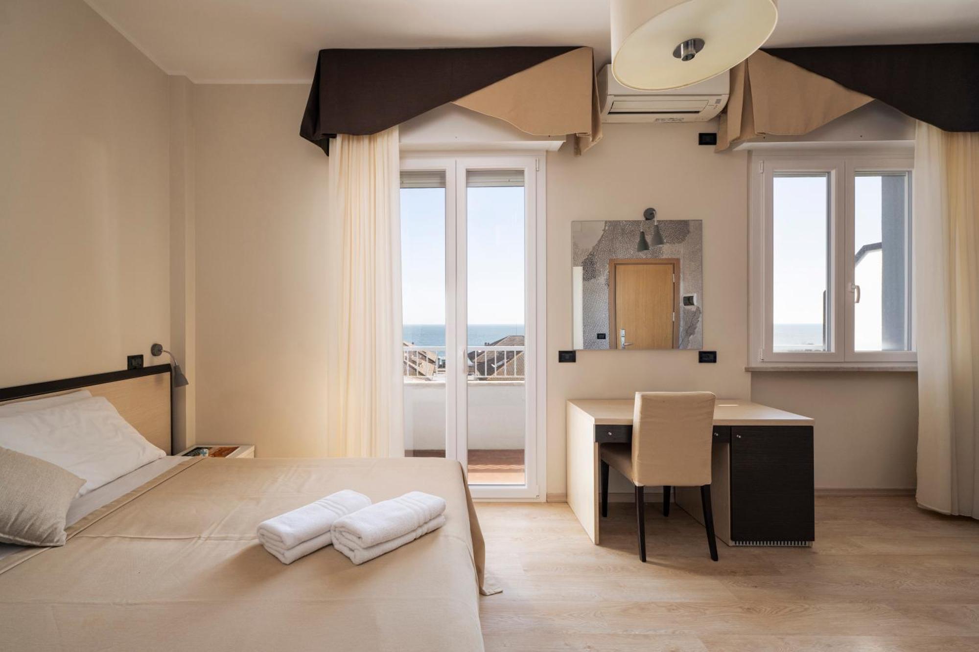 Hotel Mondial بورتو ريكاناتي المظهر الخارجي الصورة